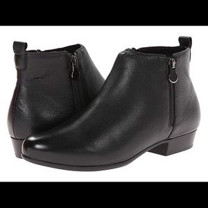 Munro Lexi Booties size 8